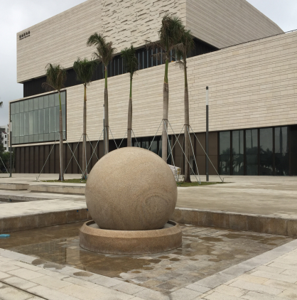Xingyan Stone Sculpture skaber den største feng shui -bold i det kinesiske fastland i Zhuhai