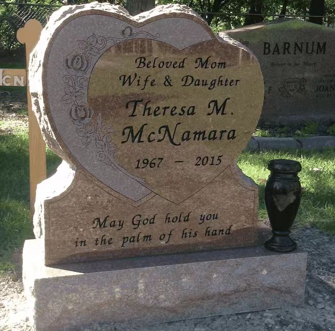 Kina Xingyan Heart Shaped Commemorative Art Granite Tombstone