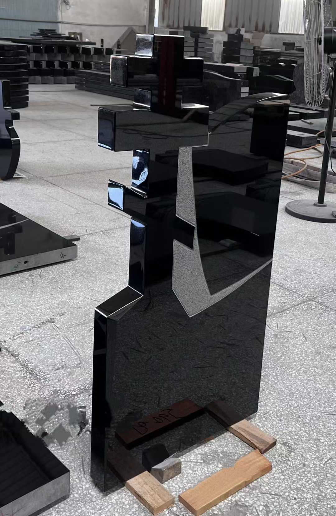 Xingyan kreative geometriske sorte gravsten